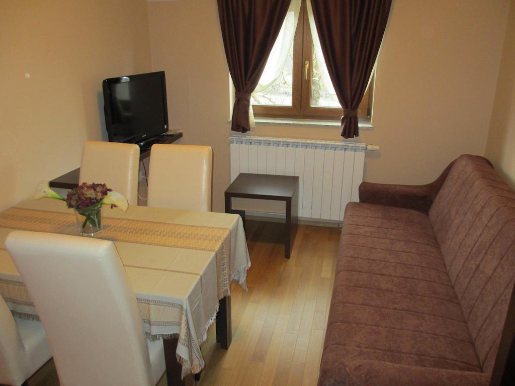 Apartments Manjan Krasno Polje Rom bilde