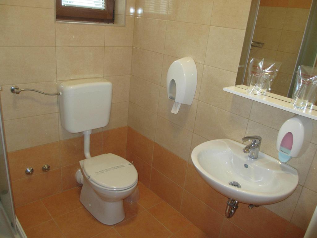 Apartments Manjan Krasno Polje Rom bilde
